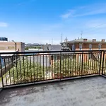 Modern Nulu 2Br Cozysuites 02