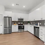 Modern Nulu 2Br Cozysuites 02