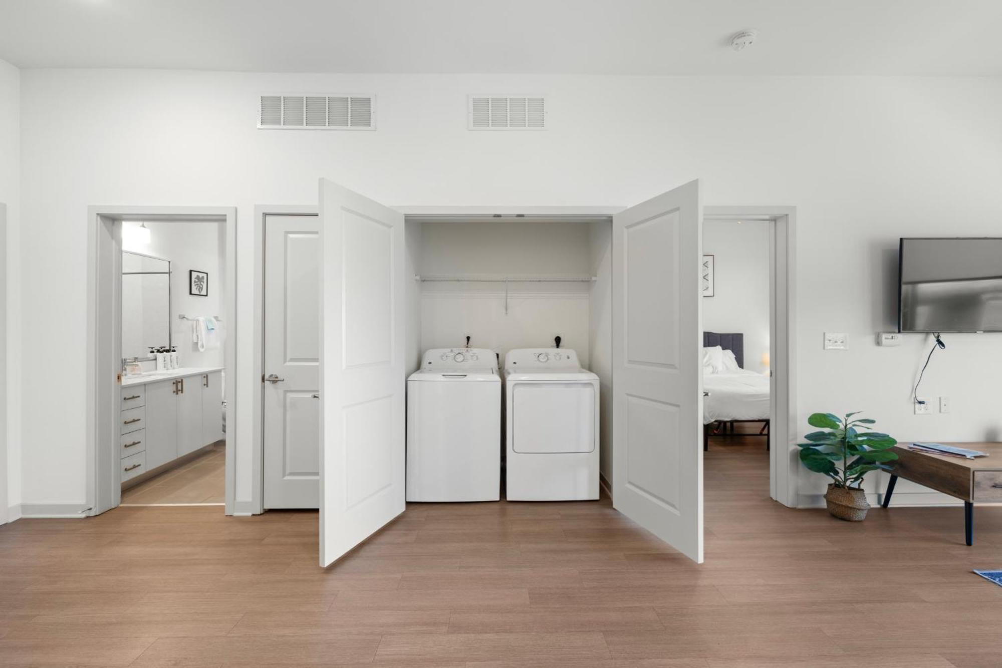 Modern Nulu 2br Cozysuites 02 *