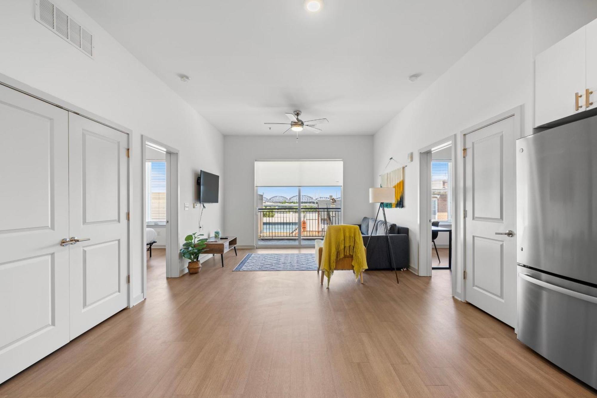 Modern Nulu 2br Cozysuites 02 Apartment Louisville