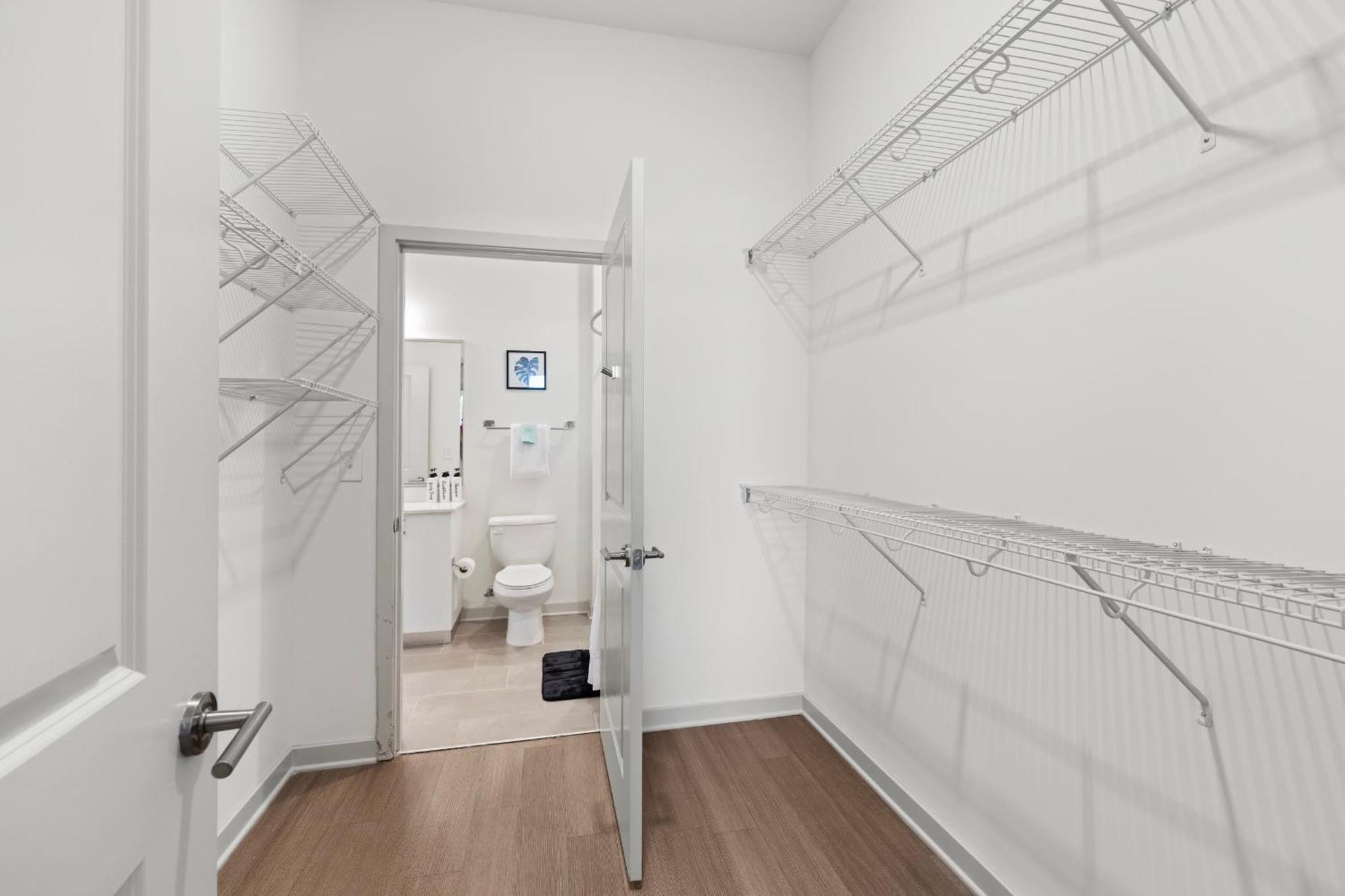 Modern Nulu 2br Cozysuites 02 Louisville